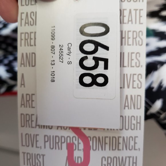 Lularoe Red Rose Carly - Picture 2 of 4